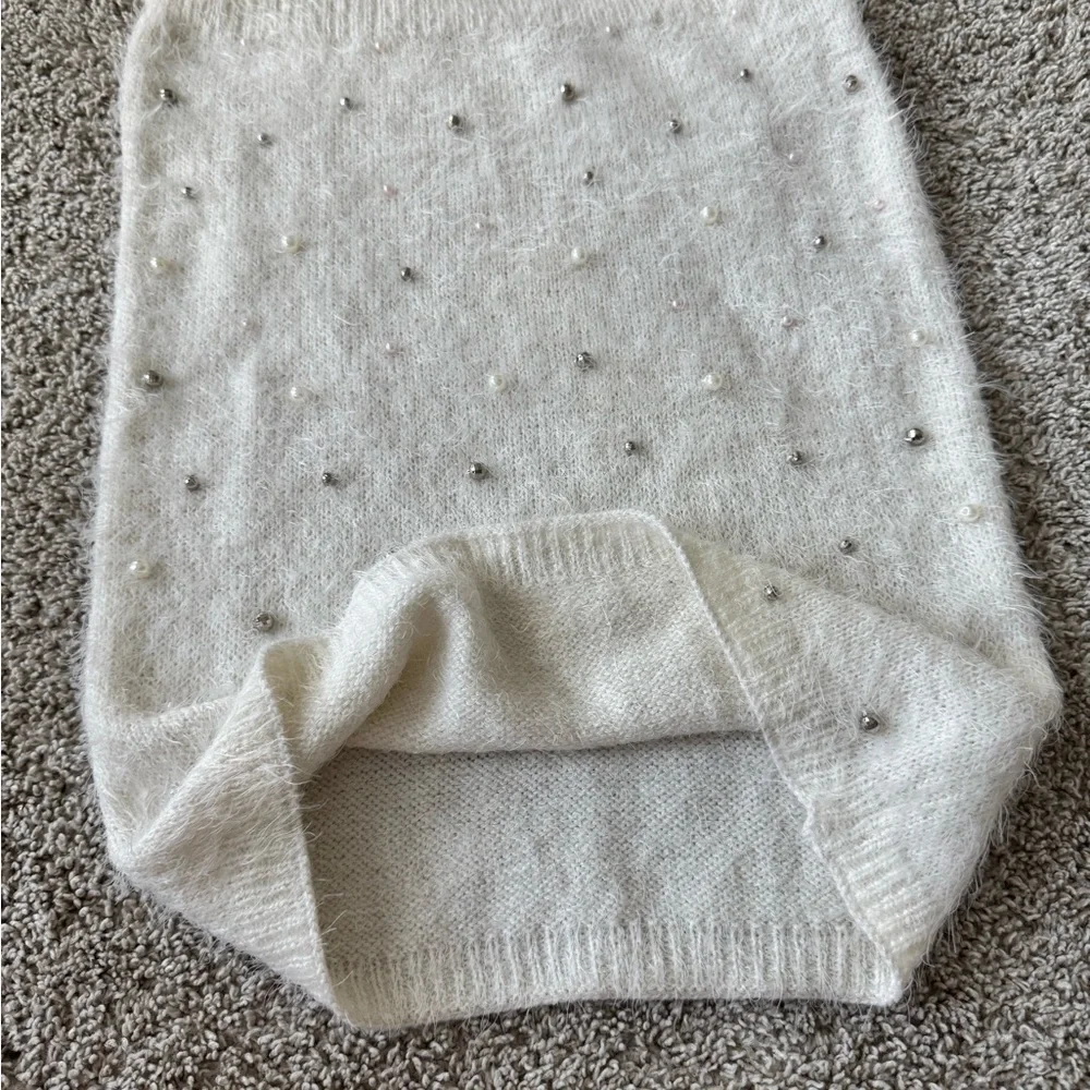 Betsey Johnson Pearl-Embellished Knit Scarf – Soft White Fuzzy Style Neck Warmer